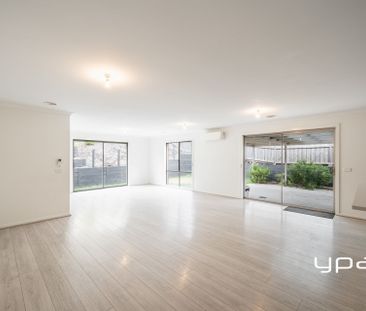 Family Living in a Prime, Nature-Filled Location - Photo 1