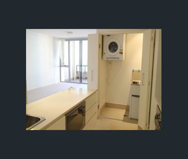 Spacious Hurstvile apartment located in East Quarter. - Photo 4