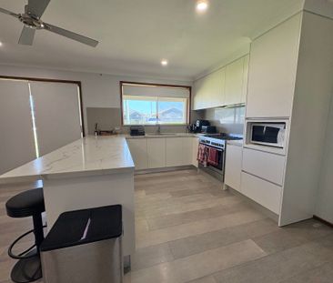 Updated 3 Bedroom Home on Large Block - Photo 4