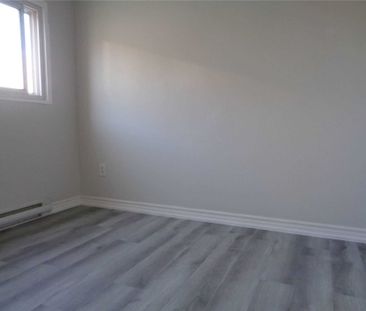 For Lease - 560 Bloor Street Unit# 404, Oshawa, Ontario - Photo 3