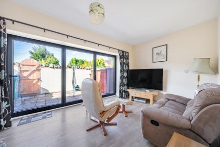 2 bedroom cottage to rent - Photo 2