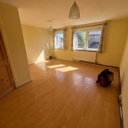 3 bedroom flat to rent - Photo 4