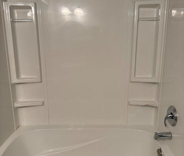 For Lease - 5 Pinedale Crescent, Clarington, Ontario - Photo 4
