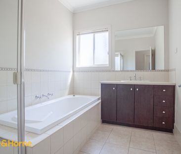 Charming 3 bedroom home - Photo 4