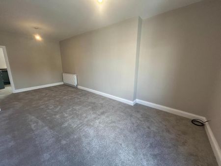 3 bedroom apartment to rent - Photo 4