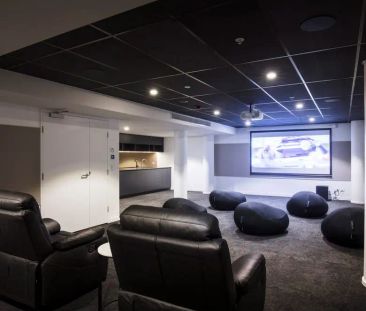 Prime Location Studio Apartment - Fully Furnished! - Photo 1