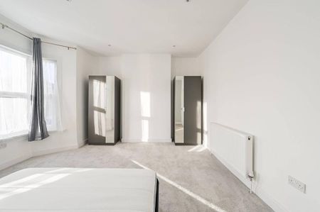 3 bedroom flat to rent - Photo 2