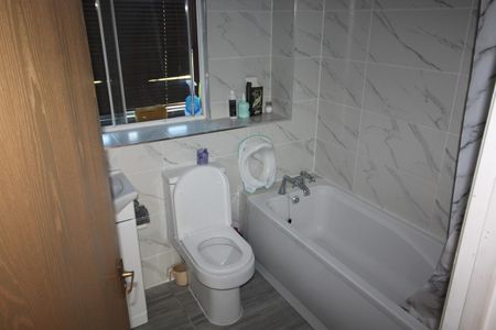 Bolton Lane, Middlesex - Photo 5