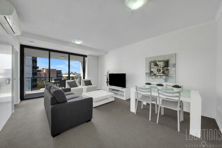 FULLY FURNISHED EXECUTIVE APARTMENT WITH VIEWS AT THE PINNACLE - Photo 2