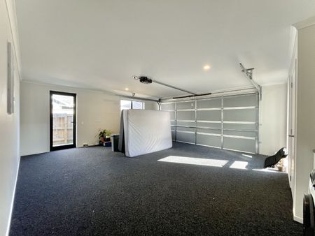 Modern 3-Bedroom Home in Wainuiomata - Photo 4