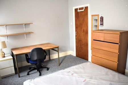 3 bedroom terraced house to rent - Photo 4