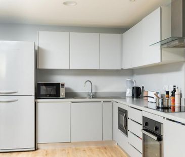 1 bedroom in a flat share to rent - Photo 5