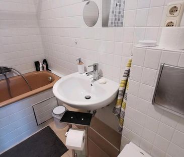 Zentrales saniertes Zimmer in kernsanierter Wohnung - Photo 1