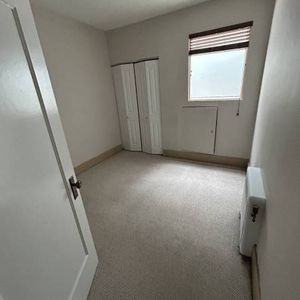 close to UBC 2 bedroom in Kerrisdale for rent - Photo 2