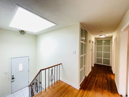 For Lease - 2249 Wyandotte Drive, Oakville, Ontario - Photo 3