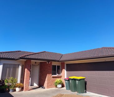 Spacious 3-Bedroom Home with Double Garage – Shirley Road - Photo 3