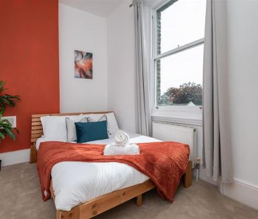 3 bedroom flat to rent - Photo 3