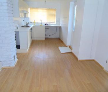 2 bedroom semi-detached house to rent - Photo 4