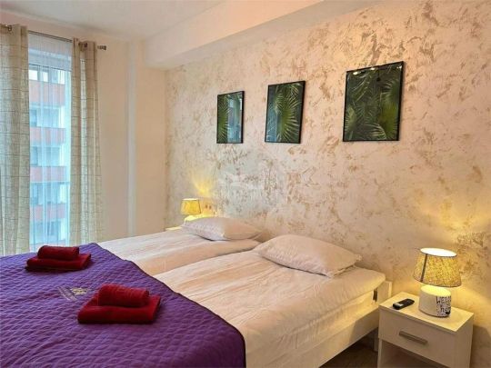 Apartament modern 3 camere 2 bai parcare si terasa zona Centrala - Photo 1