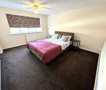 4 bedroom detached house to rent - Photo 2