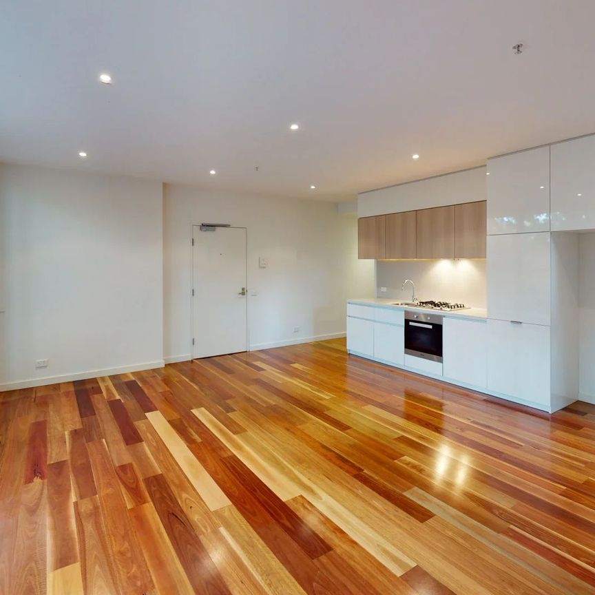 Stylish Boutique Apartment with Leafy Reserve Access - Photo 1
