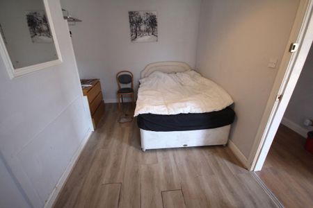 6 bedroom semi-detached house to rent - Photo 5