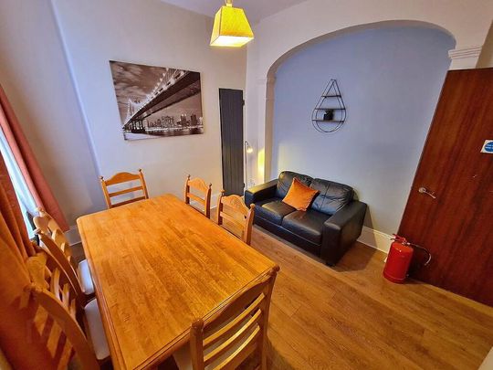 House For Rent, 19 Cromwell Rd, Belfast, BT7 1JW - Photo 1