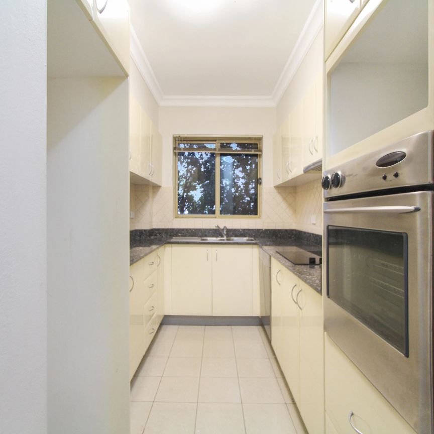 MODERN TWO BEDROOM UNIT IN CONVENIENT LOCATION - Photo 1