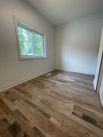 For Lease - 241 Elm Avenue, Georgina, Ontario - Photo 2