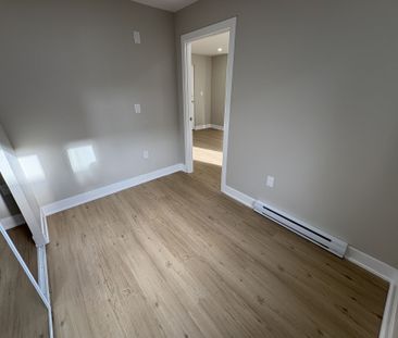 For Lease - 31 Huron Heights Drive, Newmarket, Ontario - Photo 5