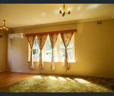 Spacious & Convenient Home in Clovelly Park - Photo 2