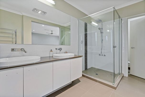 Stunning Family Home with Ducted Air Conditioning and Pool! - Photo 1