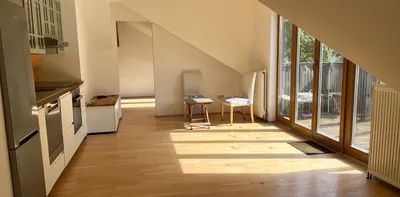 Schöne, sonnige ca 60 m2 Dachwohnung für 1-2 Personen mit Balkon, Parkplatz und Freifläche im Garten in 1140 Wien, am Stadtrand Nähe Hohe Wand Wiese von privat an privat - Foto 2