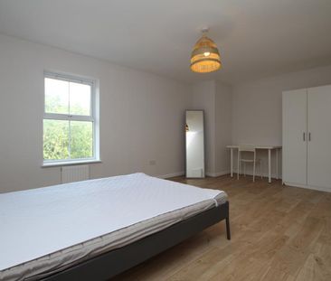 6 bedroom end of terrace house to rent - Photo 6