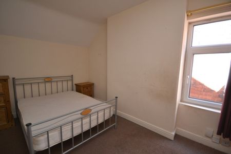 1 bed Shared House for Rent - Photo 2