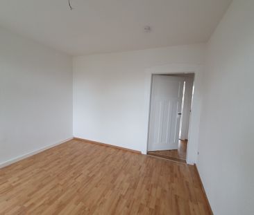 * Zentral * Familienfreundliche, helle 3-Raum Wohnung mit Balkon* - Foto 1