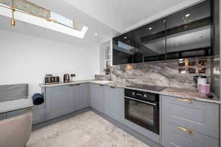 2 Bed Flat, Lenham Road, SE12 - Photo 4