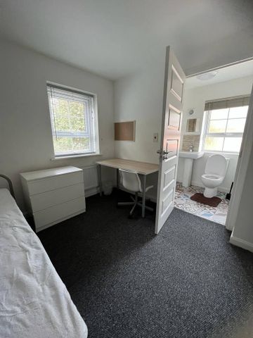 3 bedroom detached house to rent - Photo 2