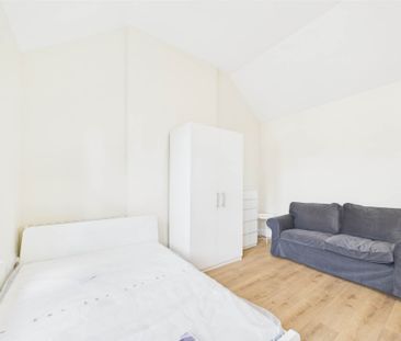 Apt 2 50 Myrtlefield Park, BELFAST, BT9 6NF - Photo 4