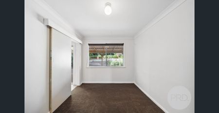 15 Urana Street, Turvey Park NSW 2650 - Photo 4