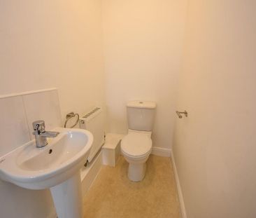 2 bedroom mews to rent - Photo 6