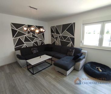 Pronájem domu 105 m² s pozemkem 700 m² - Photo 1