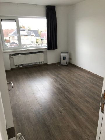 Goed gelegen, energiezuinig 3 slaapkamer-appartement met terras - Foto 2