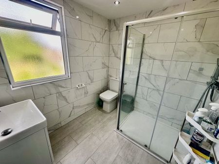 Torquay Gardens, Ilford, IG4, Property for rent - Photo 3