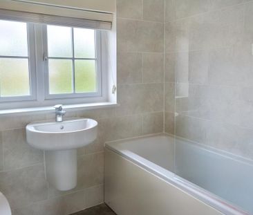 3 bedroom end of terrace house to rent - Photo 4