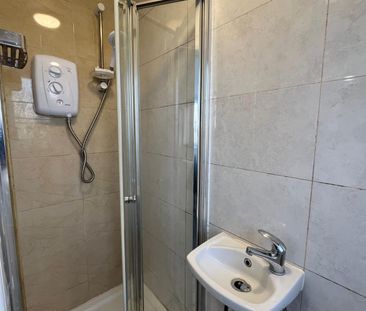 Self contained studio flat close to ilford station- 900 pcm -dss ac... - Photo 1