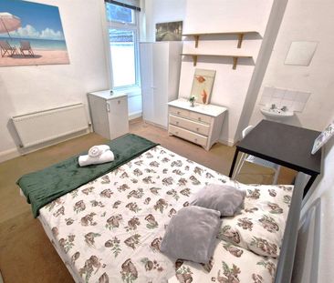 Westbrook, Bournemouth, BH1 - Photo 2