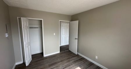 78 West St S Orillia | $1500 per month | Plus Heat | Plus Hydro - Photo 2