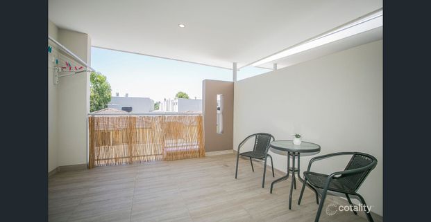 Modern 2x1 Unit with A/C, Built in Robes & Great Location! - Photo 1