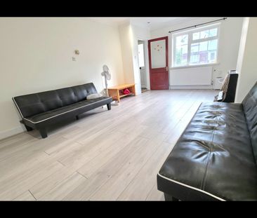 4 Bed Semi-Detached House, Christchurch Avenue, HA0 - Photo 2